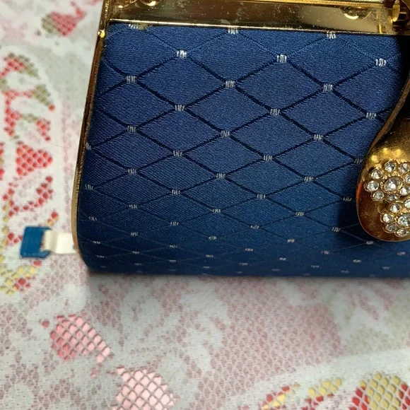 Cute brass and rhinestone purse - Picture 16 of 17